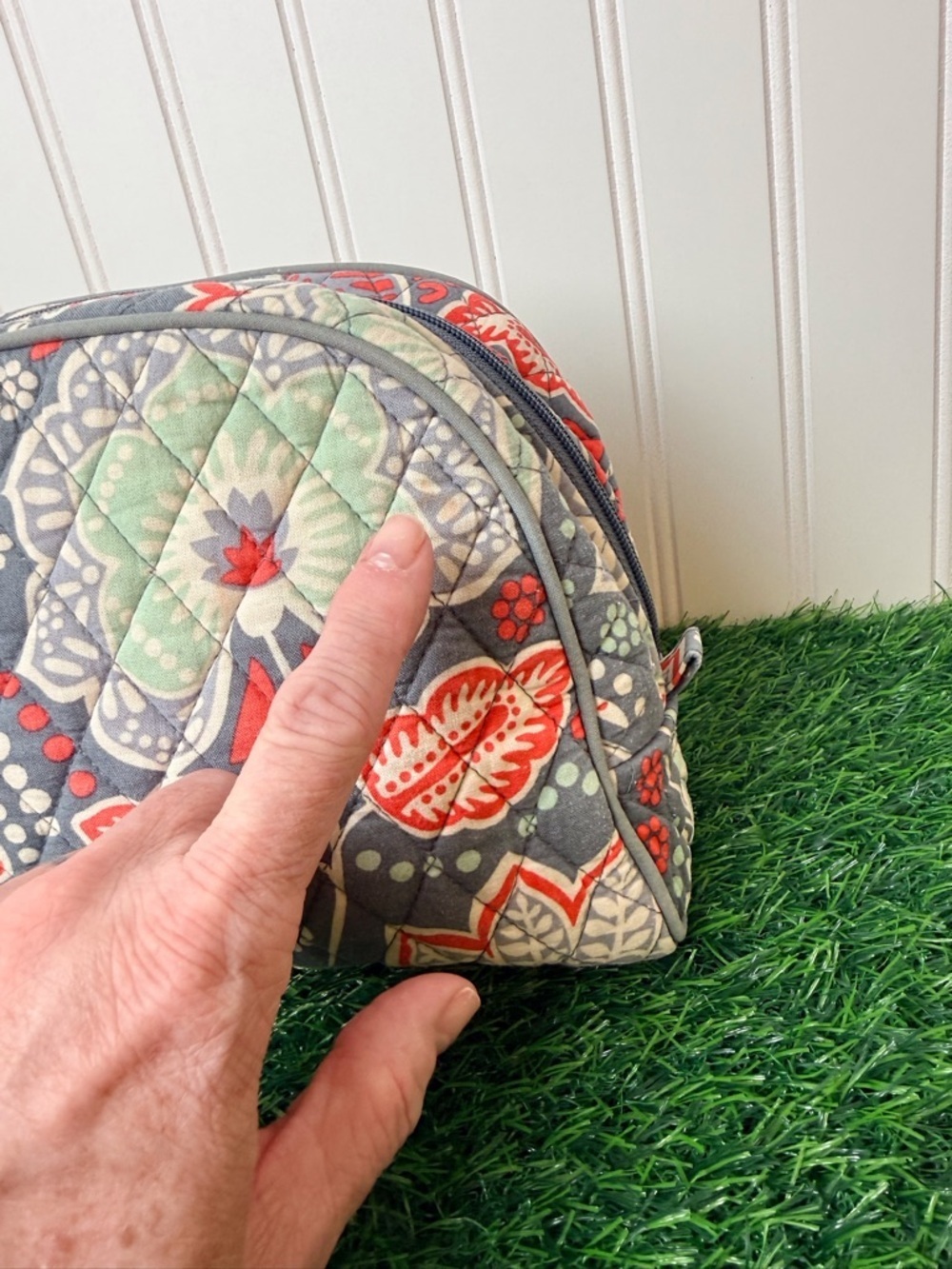 Vera Bradley Nomadic Floral Large Cosmetic Bag Lined Gray/Red/Mint GUC - Picture 6 of 7